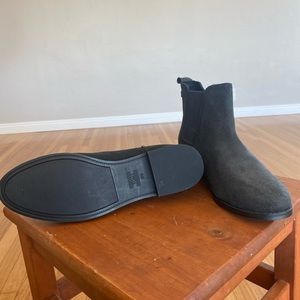 TOMS Women’s boots size 8